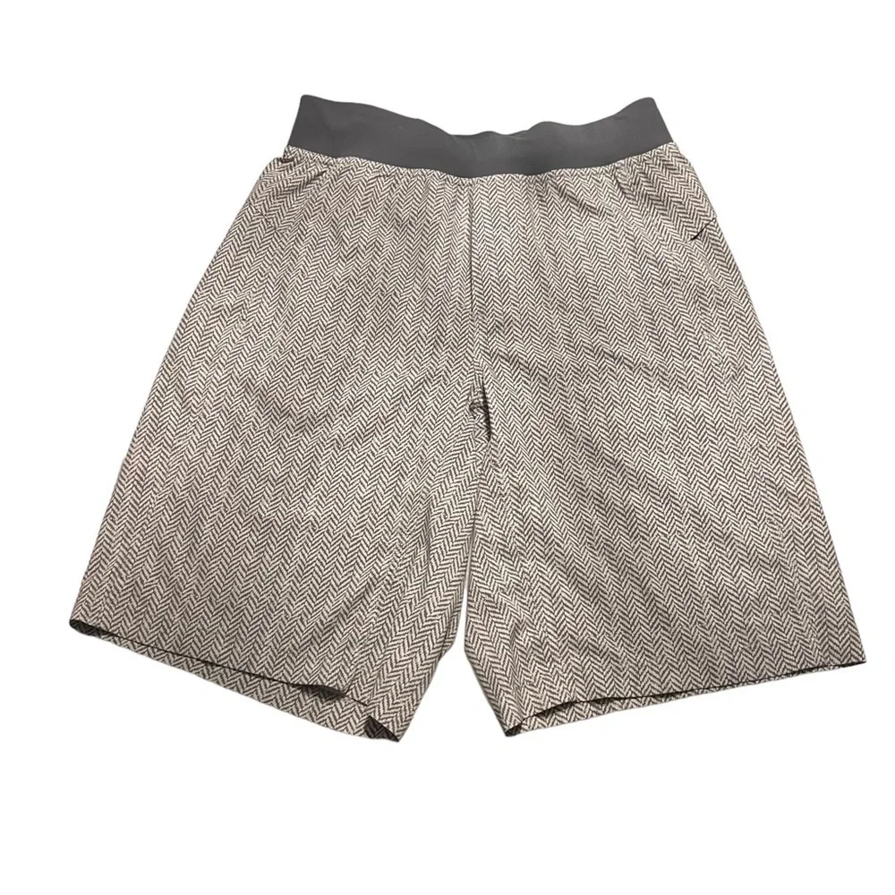 LULULEMON Mens Bowline 11” Unlined Shorts in Chevron Gray Size Small